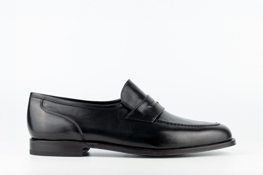 Men's Velázquez Black Loafers in Black Leather, Special Width 11, Side View
