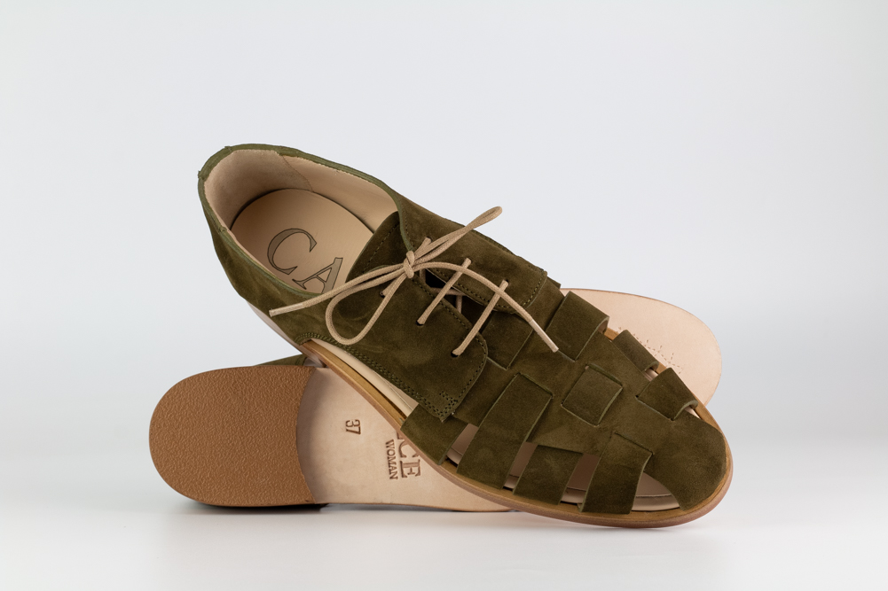 Aurora_Green-5 Sandalia cangrejera verde oliva mujer Calce