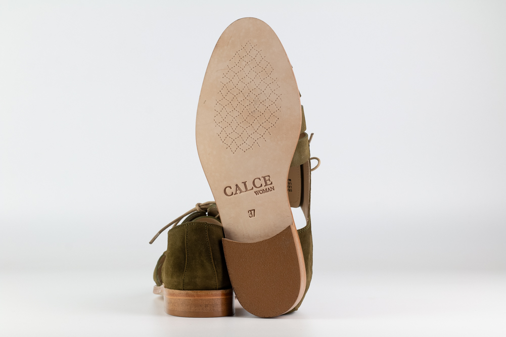 Aurora_Green-6 Sandalia cangrejera verde oliva mujer Calce