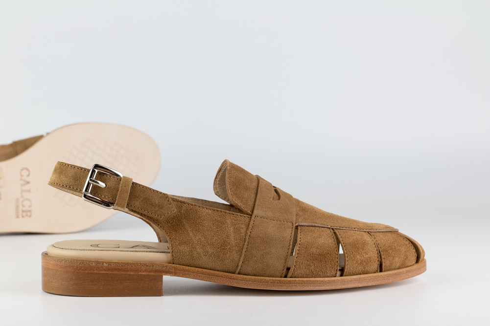 Ines_Brown-5 Sandalia cangrejera de ante camel mujer Calce